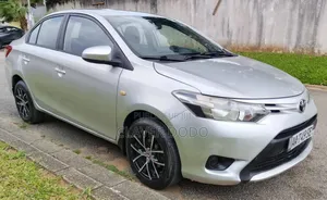 Toyota Yaris 2013 Gris