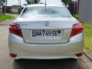 Toyota Yaris 2013 Gris