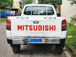Mitsubishi L200 Club Cab 2.2 4WD 2018 Blanc