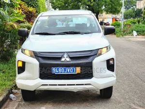 Mitsubishi L200 Club Cab 2.4 154hp 4WD 2020 Blanc
