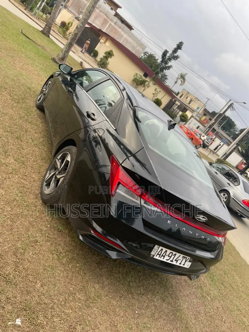 Hyundai Elantra 2022 Black