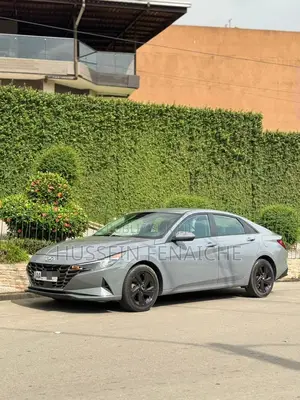 Hyundai Elantra 2021 Gris