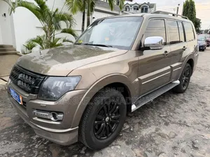 Mitsubishi Pajero 2024 Gris
