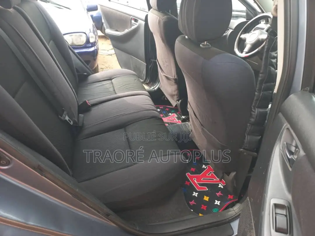 Toyota Corolla 2004 Gris