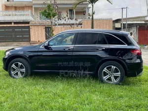 Mercedes-Benz C300 Base C300 AWD 4MATIC Coupe 2018 Noir Mat