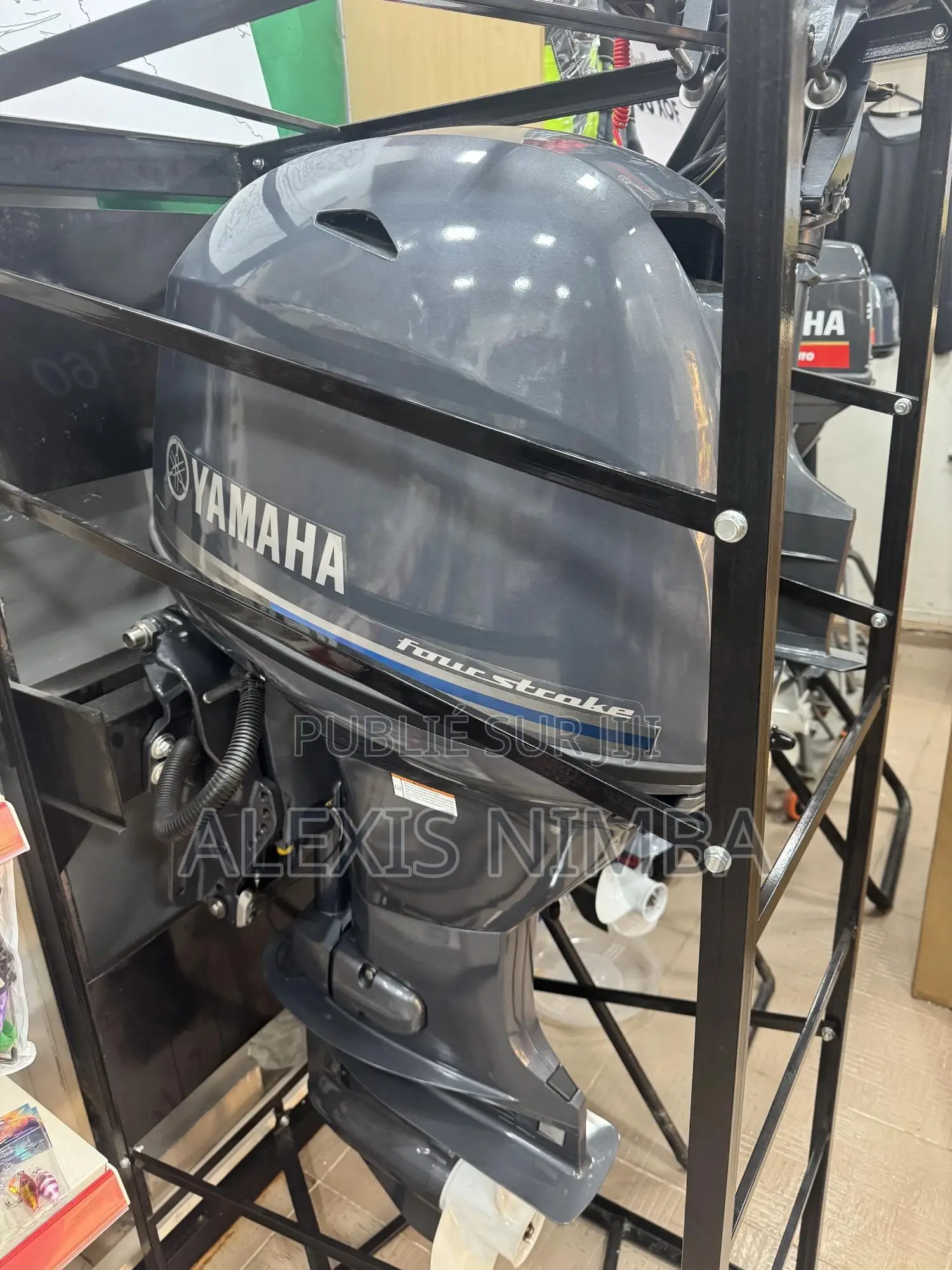 Des Nouveaux Moteurs De Bateaux Hors Bord Avec Manche Et Sans Manche