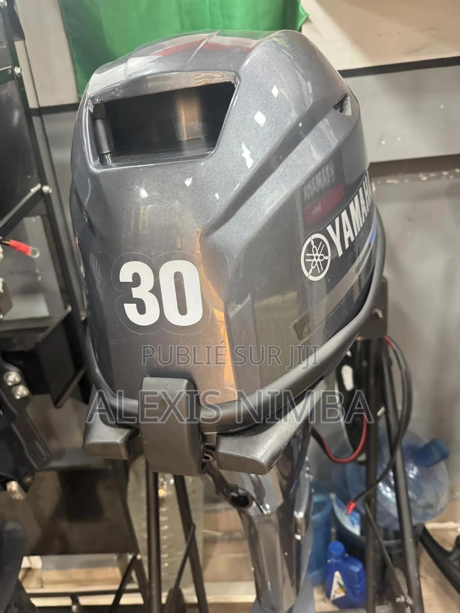 Des Nouveaux Moteurs De Bateaux Hors Bord Avec Manche Et Sans Manche