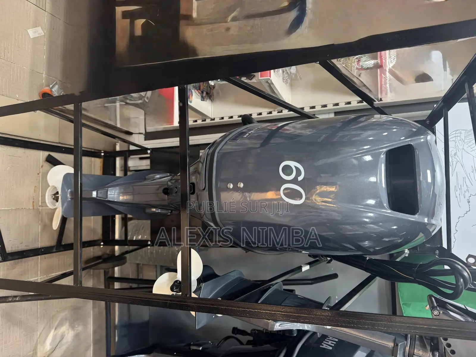 Des Nouveaux Moteurs De Bateaux Hors Bord Avec Manche Et Sans Manche