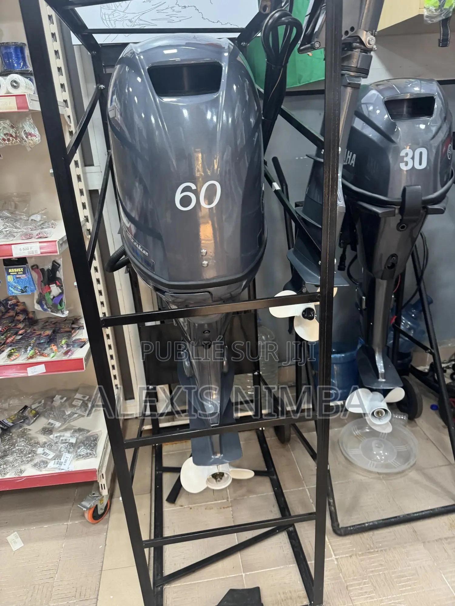 Des Nouveaux Moteurs De Bateaux Hors Bord Avec Manche Et Sans Manche