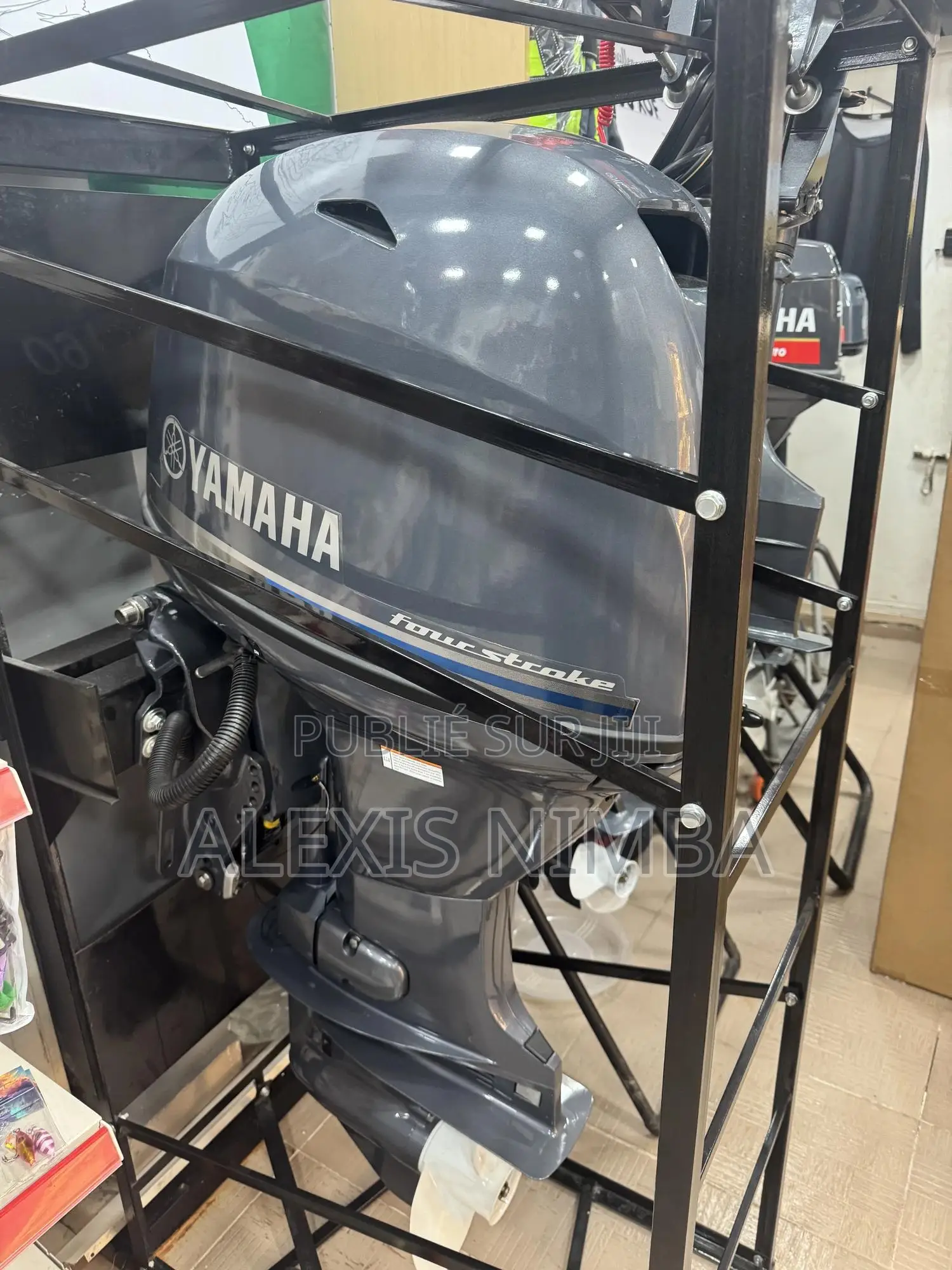 Des Nouveaux Moteurs De Bateaux Hors Bord Avec Manche Et Sans Manche