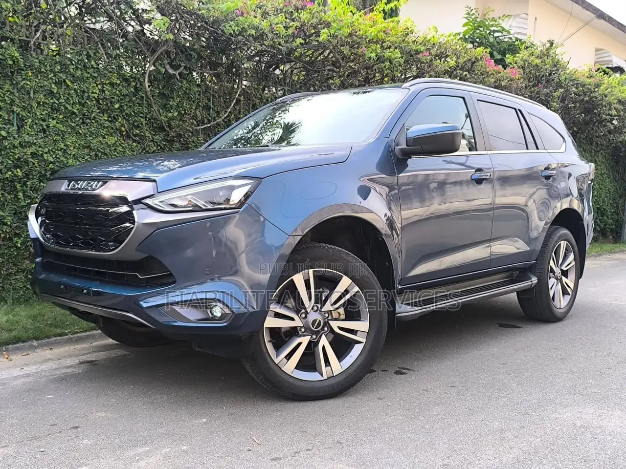 Isuzu MU-X 2025 Blue