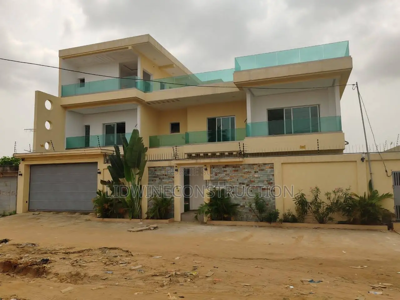 4chbre Duplex dans Cocody à Vendre