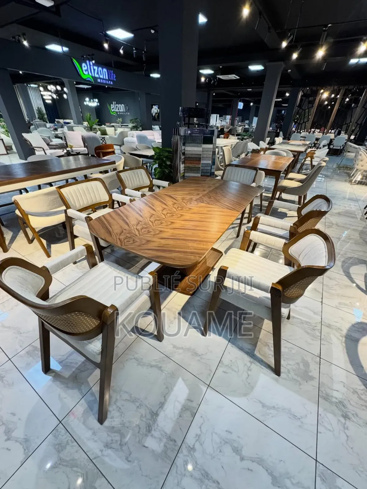 Table De Salle À Manger