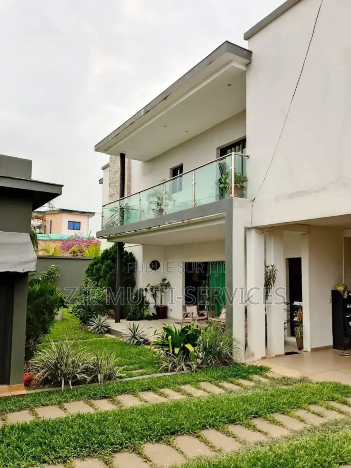 Furnished 9chbre Villa dans Zié Multi-Service, Cocody à Vendre