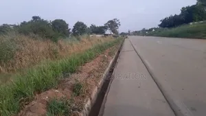 Vente De Terrains Avec Acd Bingerville Elokato en Bordure Du Goudron"*