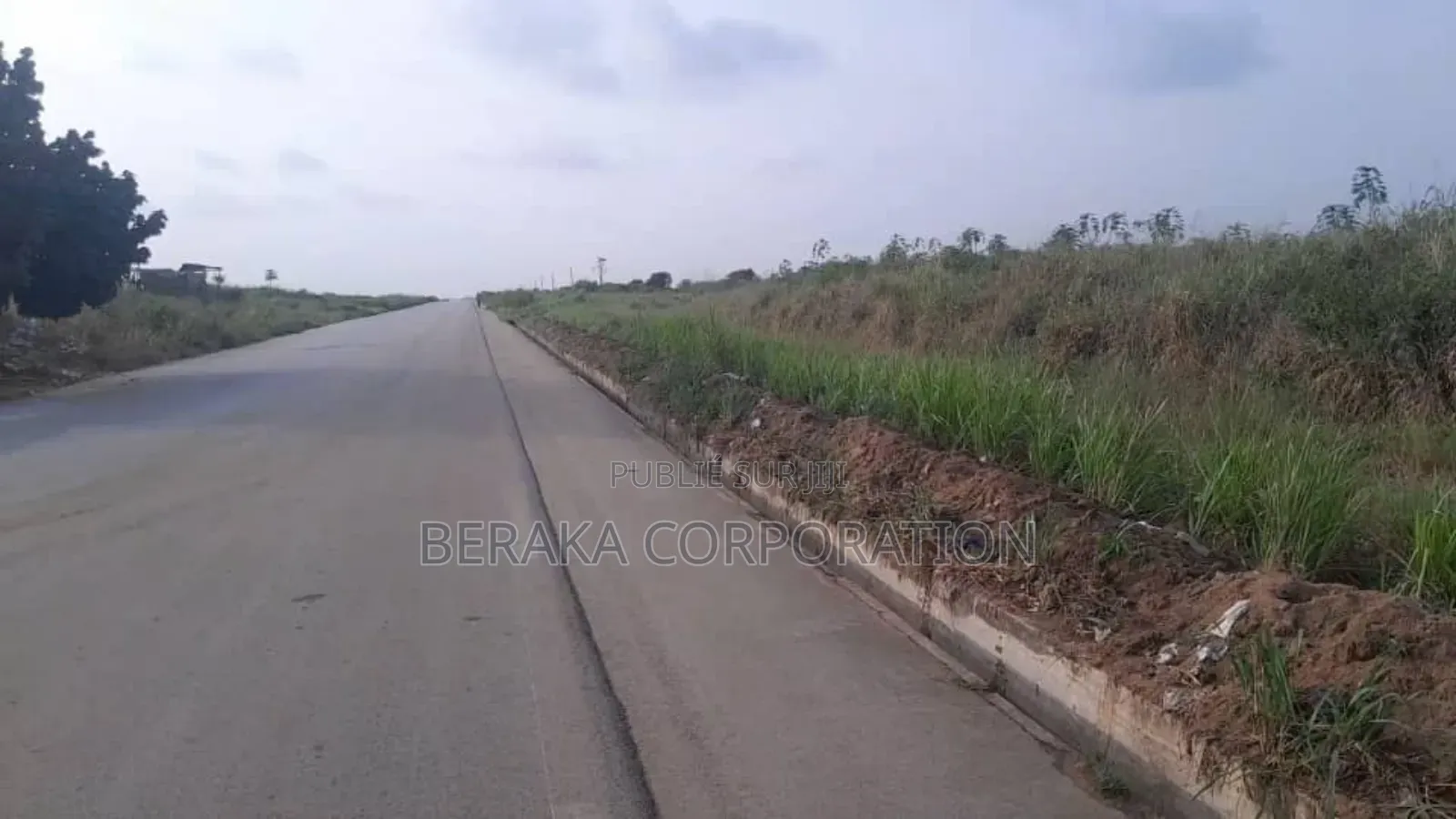 Vente De Terrains Avec Acd Bingerville Elokato en Bordure Du Goudron"*