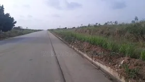 Vente De Terrains Avec Acd Bingerville Elokato en Bordure Du Goudron"*