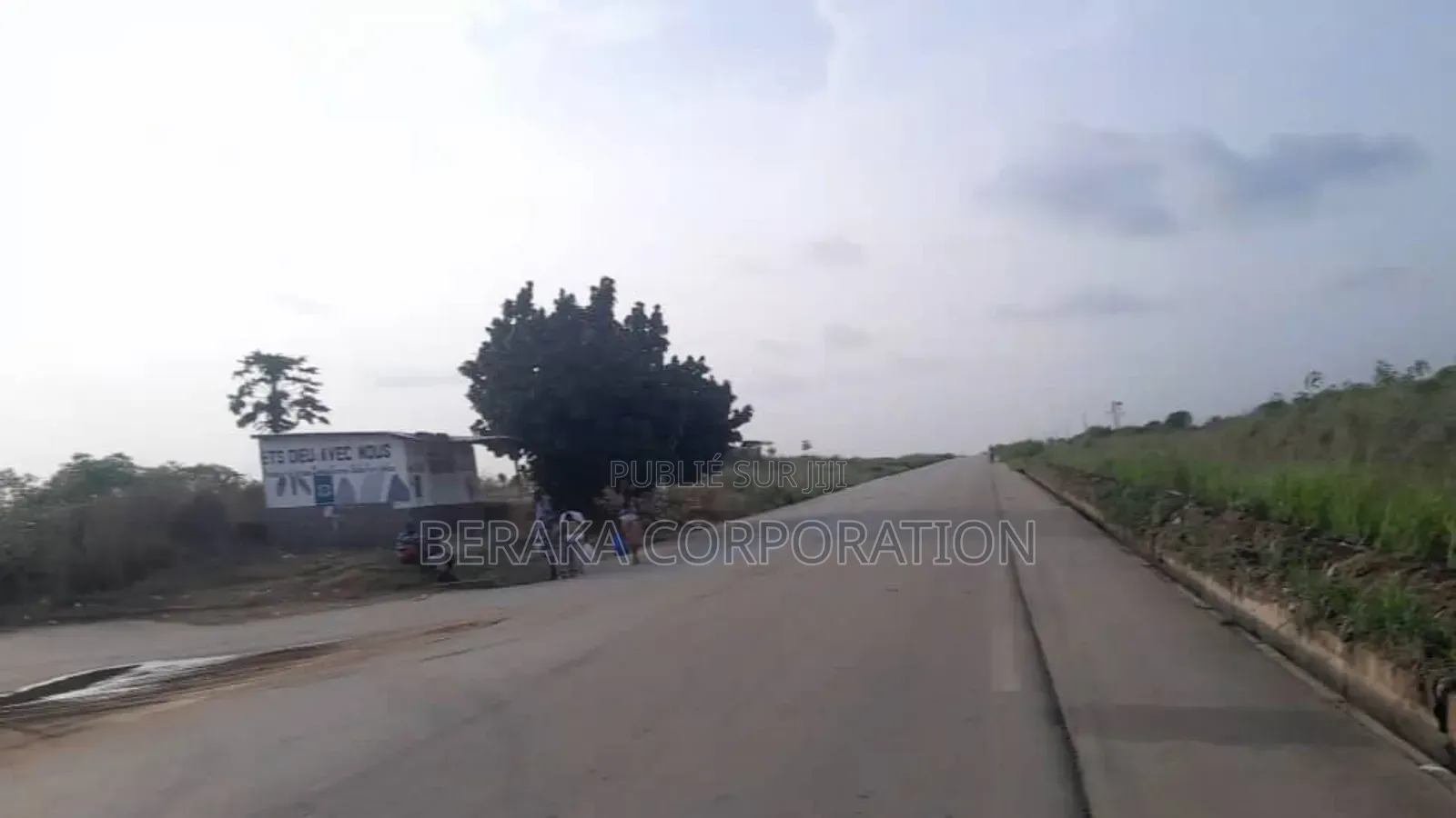 Vente De Terrains Avec Acd Bingerville Elokato en Bordure Du Goudron"*