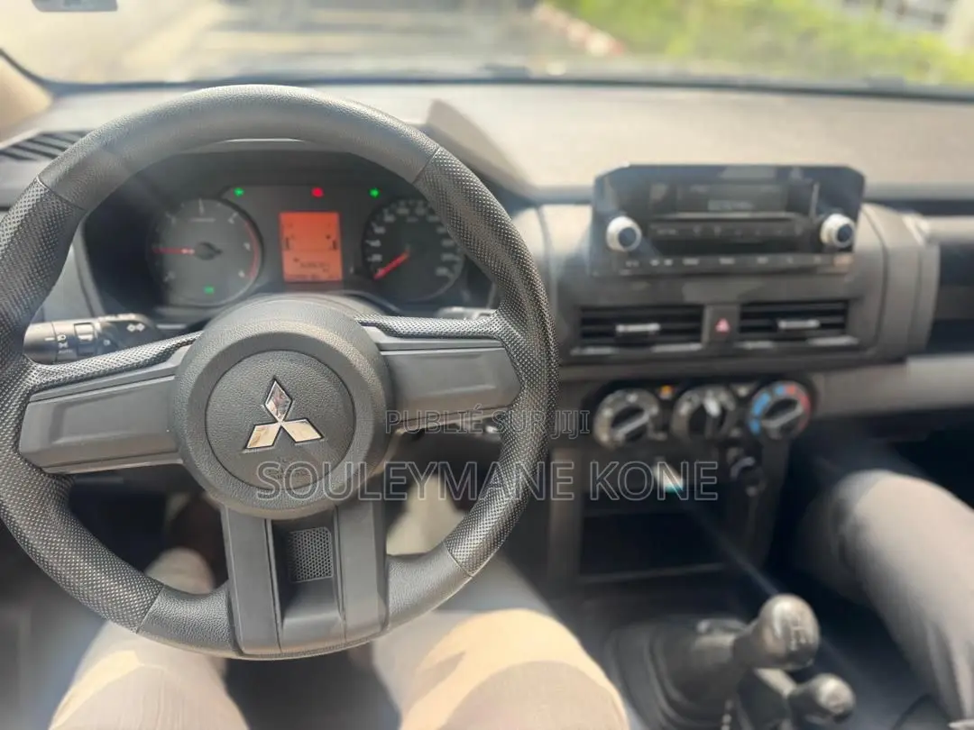 Mitsubishi L200 2025 Black