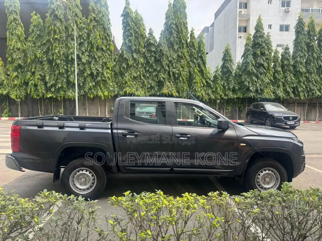 Mitsubishi L200 2025 Black