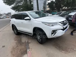 Toyota Fortuner 2021 Blanc