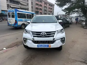 Toyota Fortuner 2021 Blanc