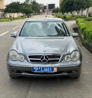 Mercedes-Benz C200 2001 Gris