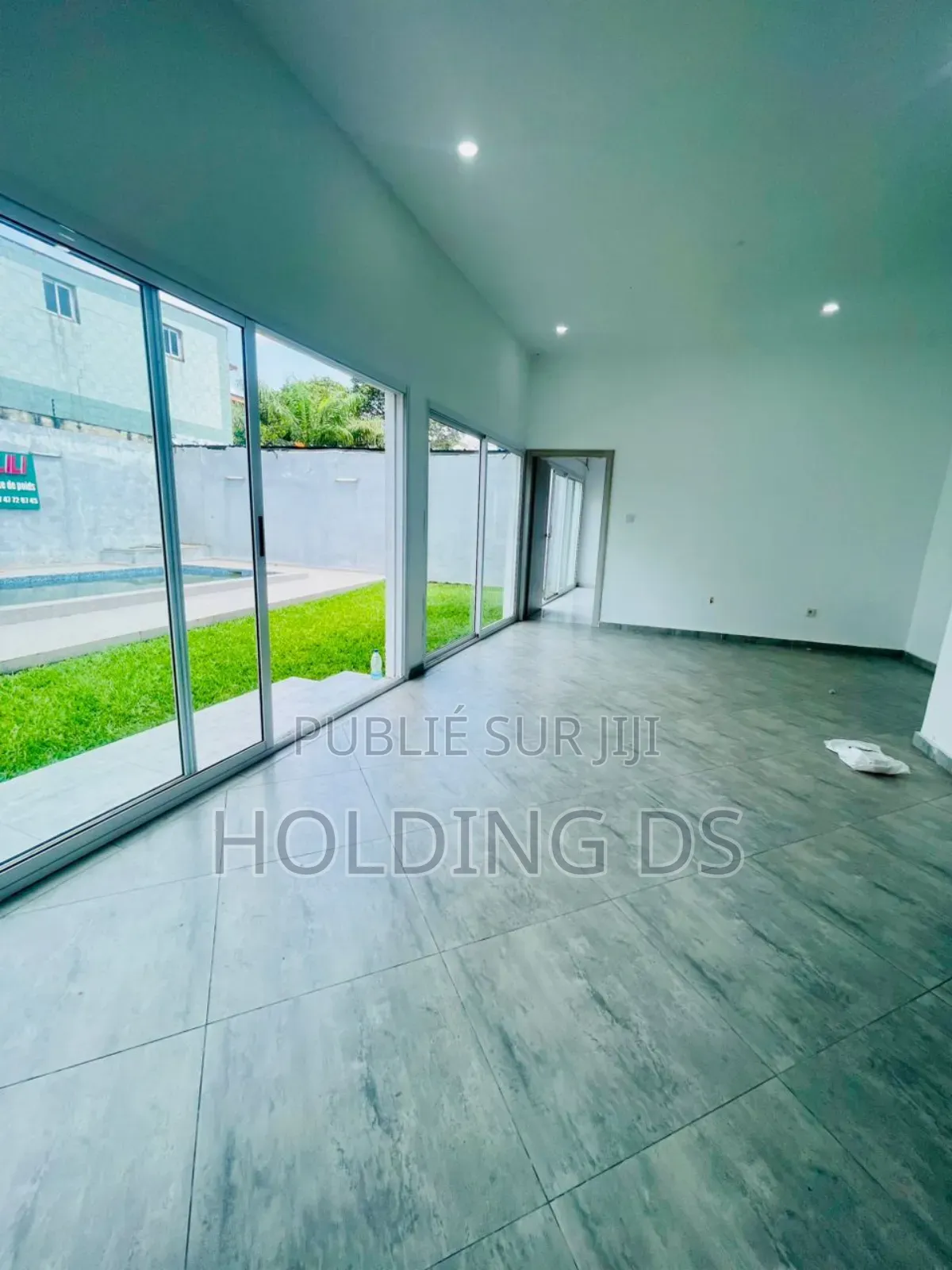 Furnished 5chbre Duplex dans Location Immobilière, Cocody à Vendre