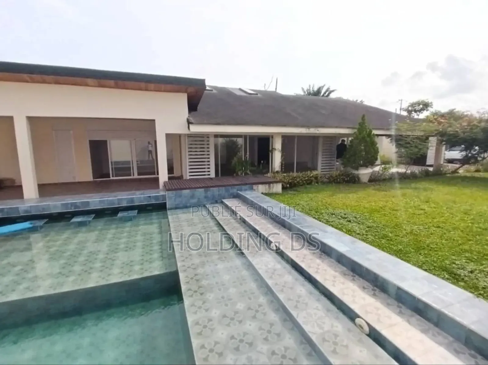 Furnished 3chbre Villa dans Location Immobilière, Cocody à Vendre