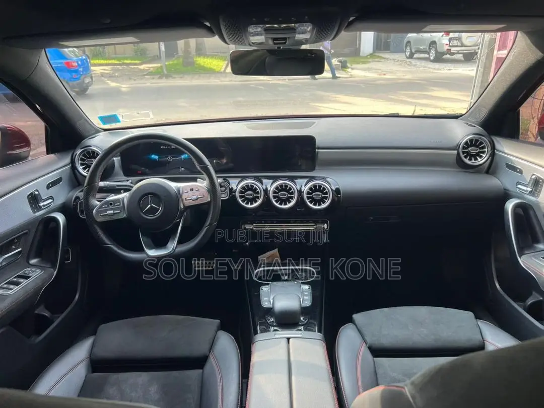 Mercedes-Benz 220 2022 Rouge