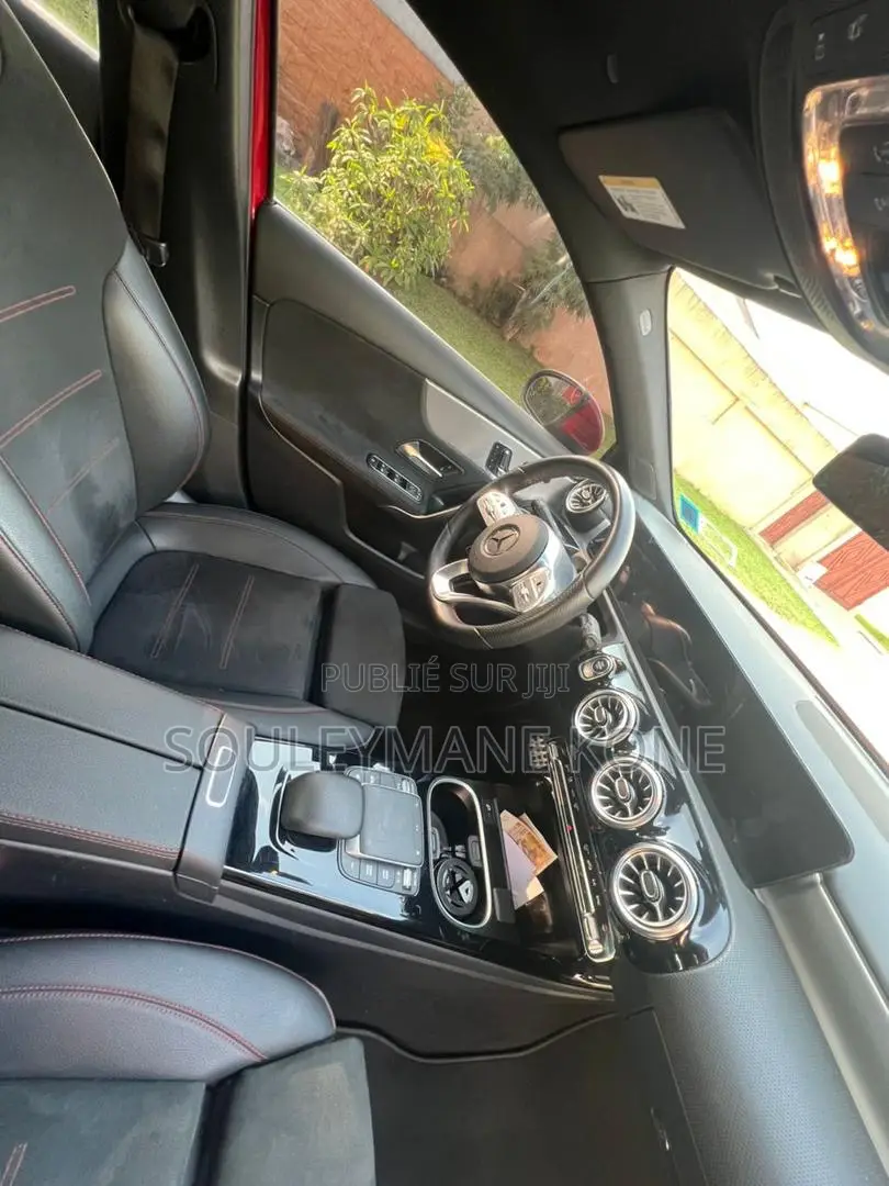 Mercedes-Benz 220 2022 Rouge