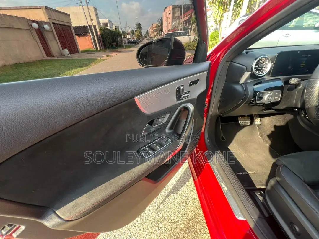 Mercedes-Benz 220 2022 Rouge