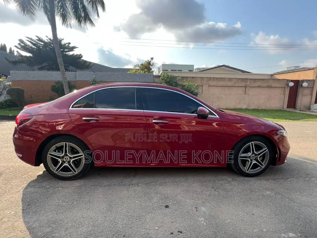 Mercedes-Benz 220 2022 Rouge