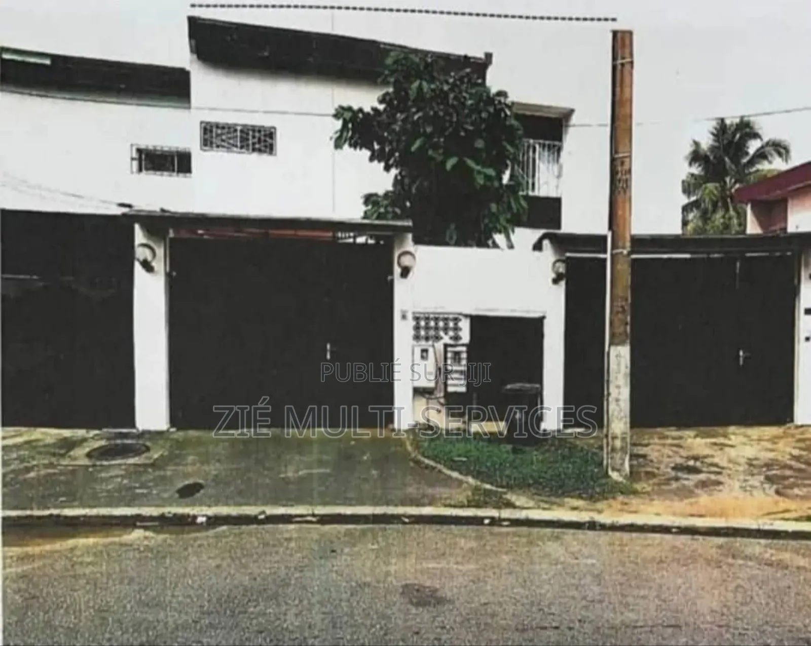 8chbre Duplex dans Zié Multi-Service, Deux Plateaux à Vendre