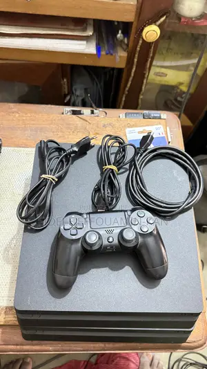 Ps4 Slim Crackée 1to