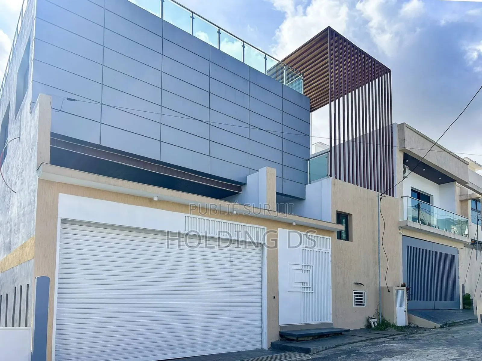 Furnished 5chbre Duplex dans Location Immobilière, Cocody à Vendre