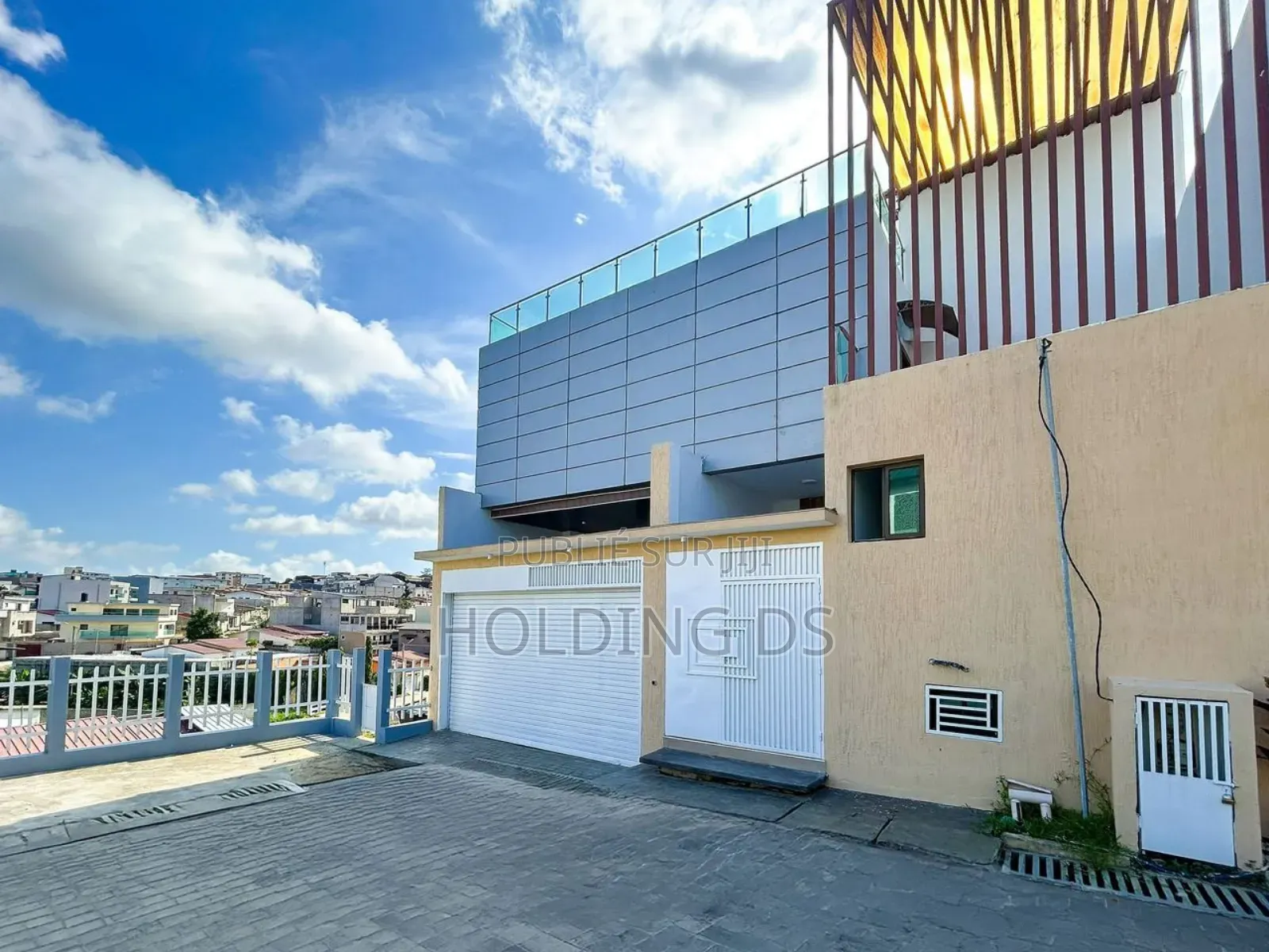 Furnished 5chbre Duplex dans Location Immobilière, Cocody à Vendre