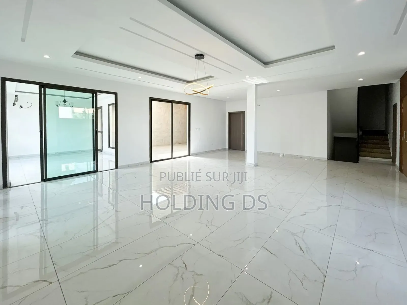 Furnished 5chbre Duplex dans Location Immobilière, Cocody à Vendre