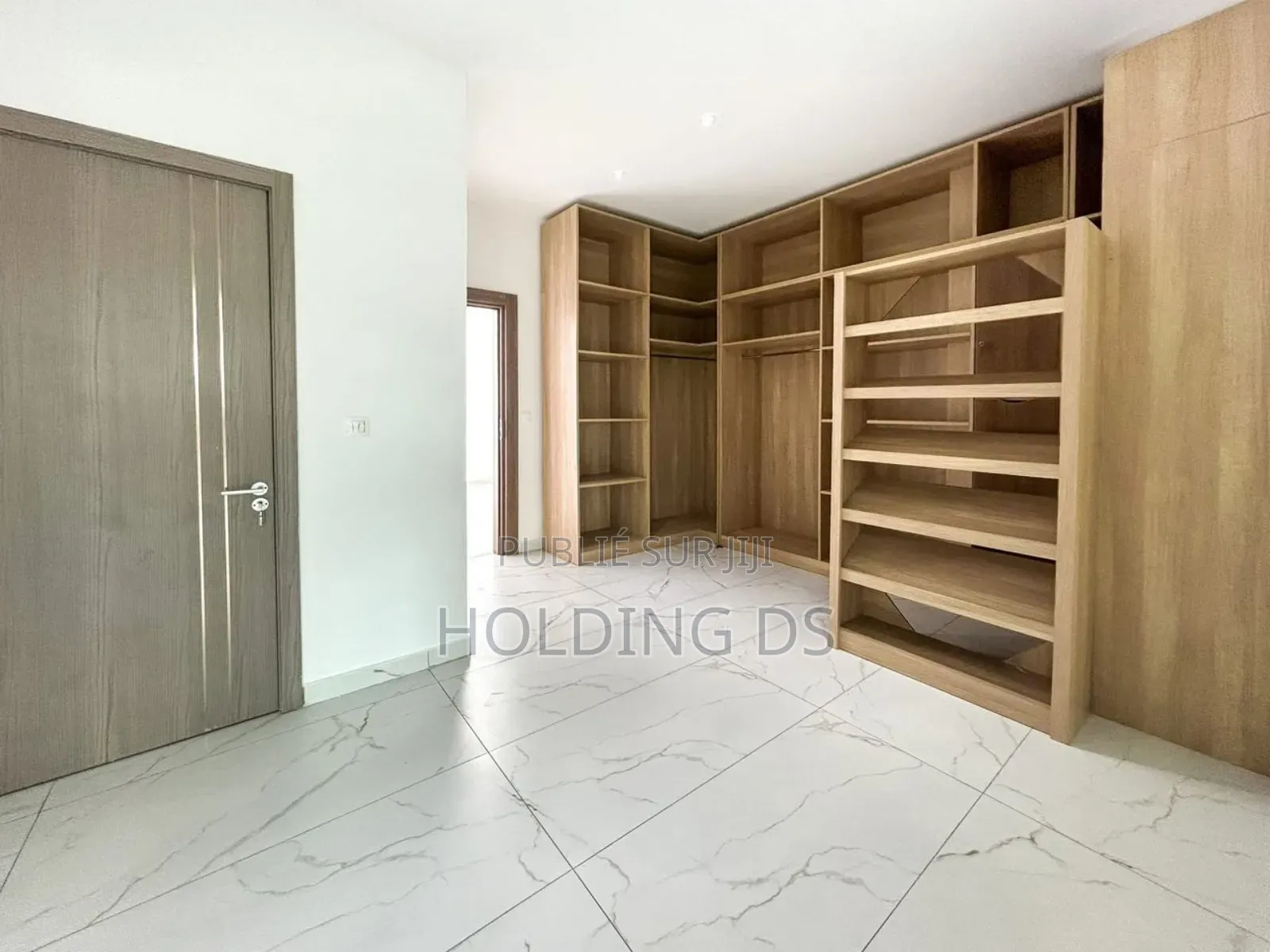 Furnished 5chbre Duplex dans Location Immobilière, Cocody à Vendre