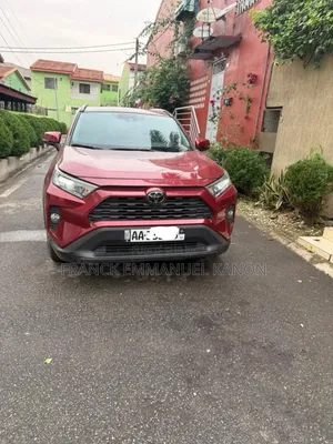 Toyota RAV4 LE 2021 Rouge