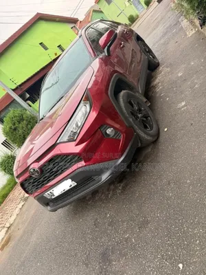Toyota RAV4 LE 2021 Rouge