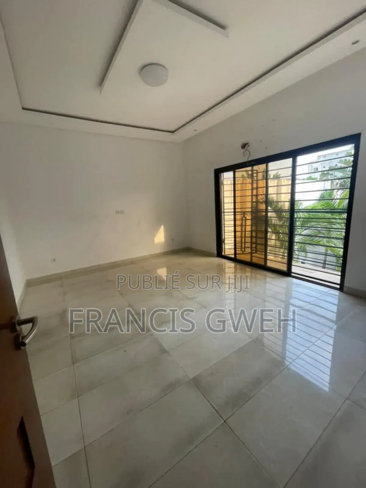 5chbre Duplex dans Francis Gweh, Cocody à Vendre