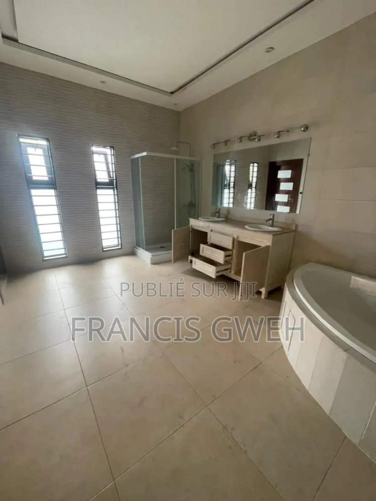 5chbre Duplex dans Francis Gweh, Cocody à Vendre