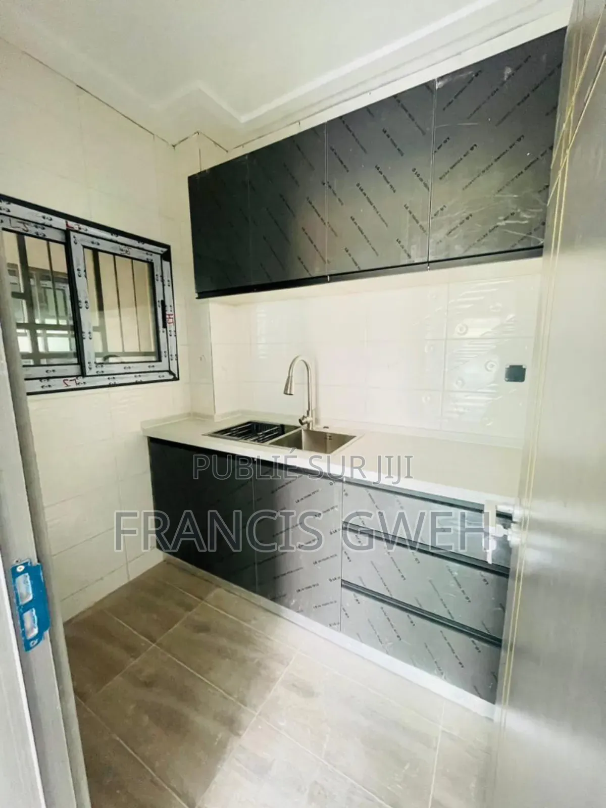 2chbre Appartement dans Francis Gweh, Cocody à Louer