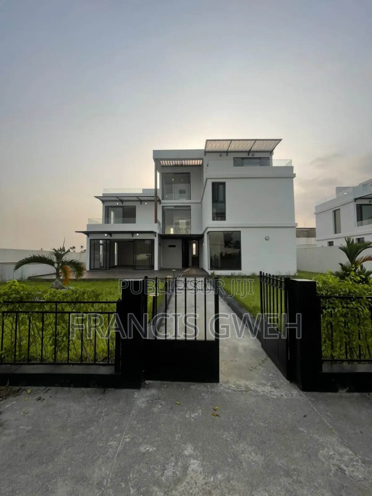 4chbre Duplex dans Francis Gweh, Cocody à Louer