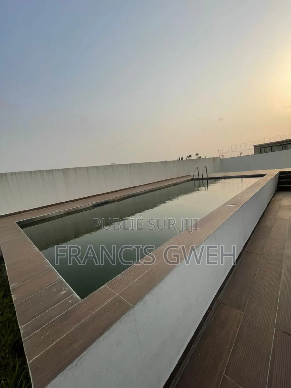 4chbre Duplex dans Francis Gweh, Cocody à Louer