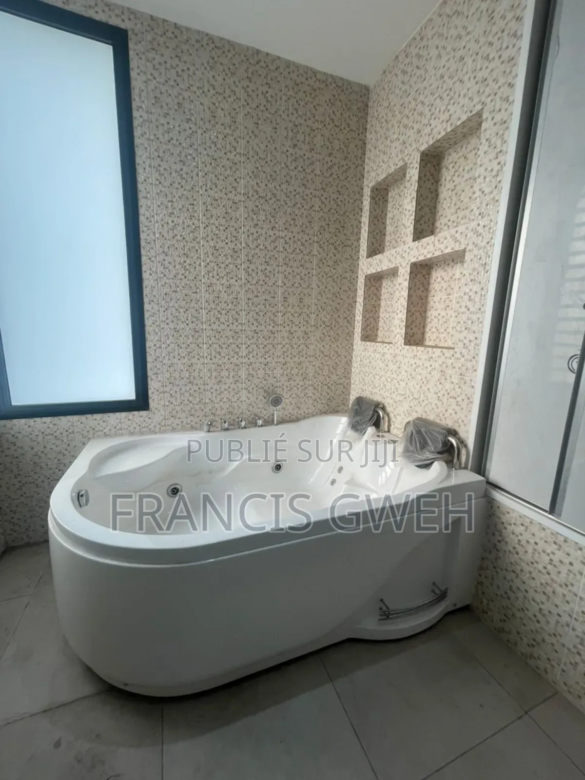 4chbre Duplex dans Francis Gweh, Cocody à Louer