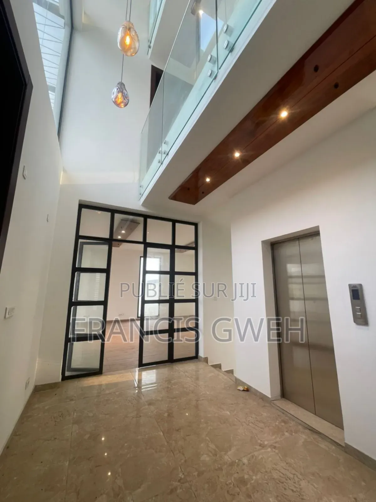 4chbre Duplex dans Francis Gweh, Cocody à Louer