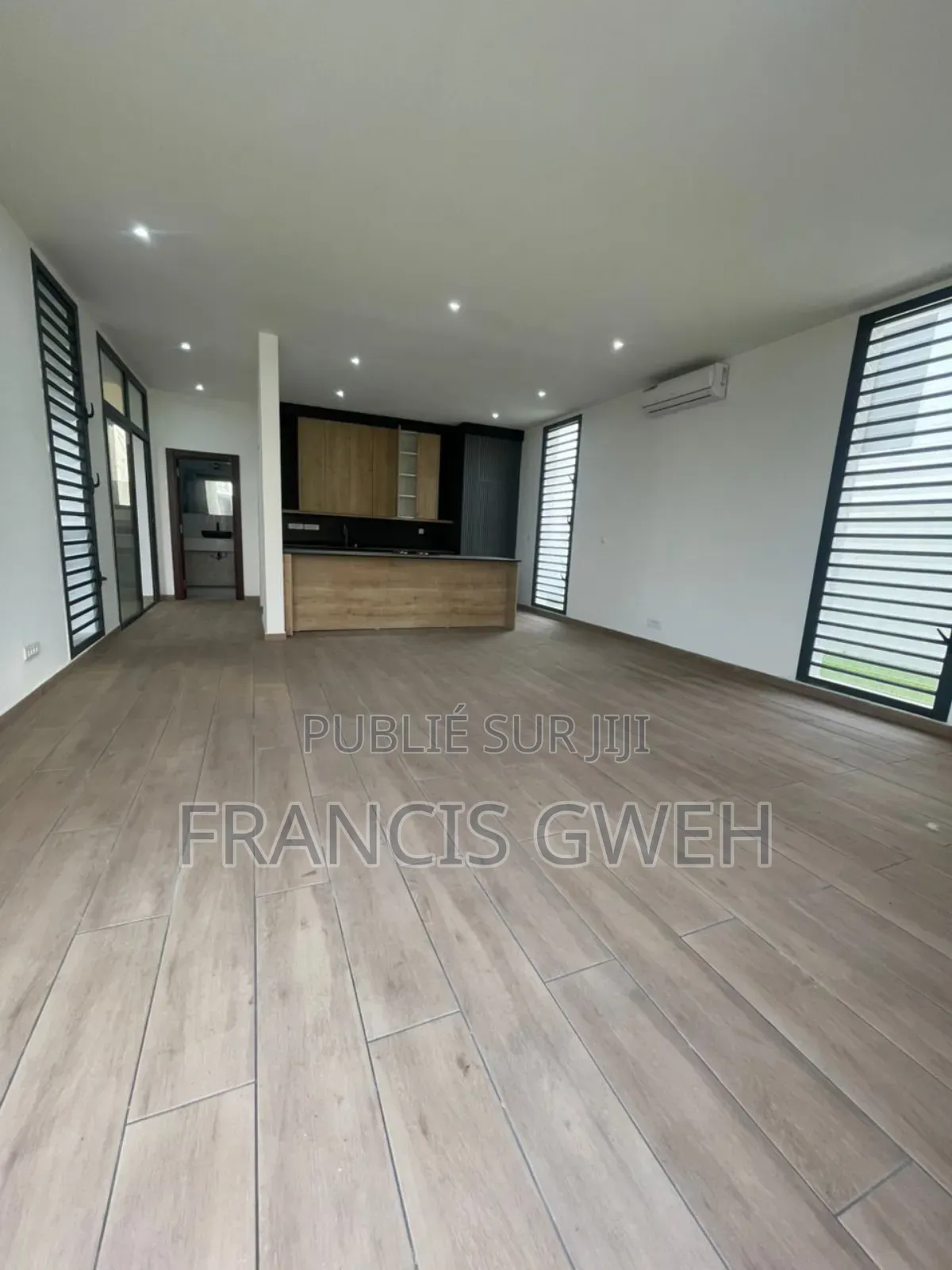 4chbre Duplex dans Francis Gweh, Cocody à Louer