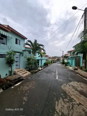 3chbre Villa dans Francis Gweh, Cocody à Louer